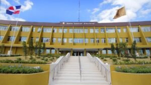 De los seguidores a los votos: el verdadero desafío de crear un partido político en República Dominicana